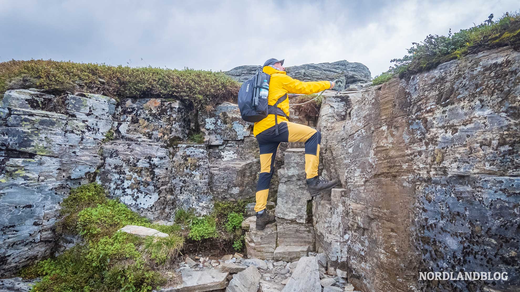 Kletterpassage-Wanderung-Dronningstien-Hardangerfjord