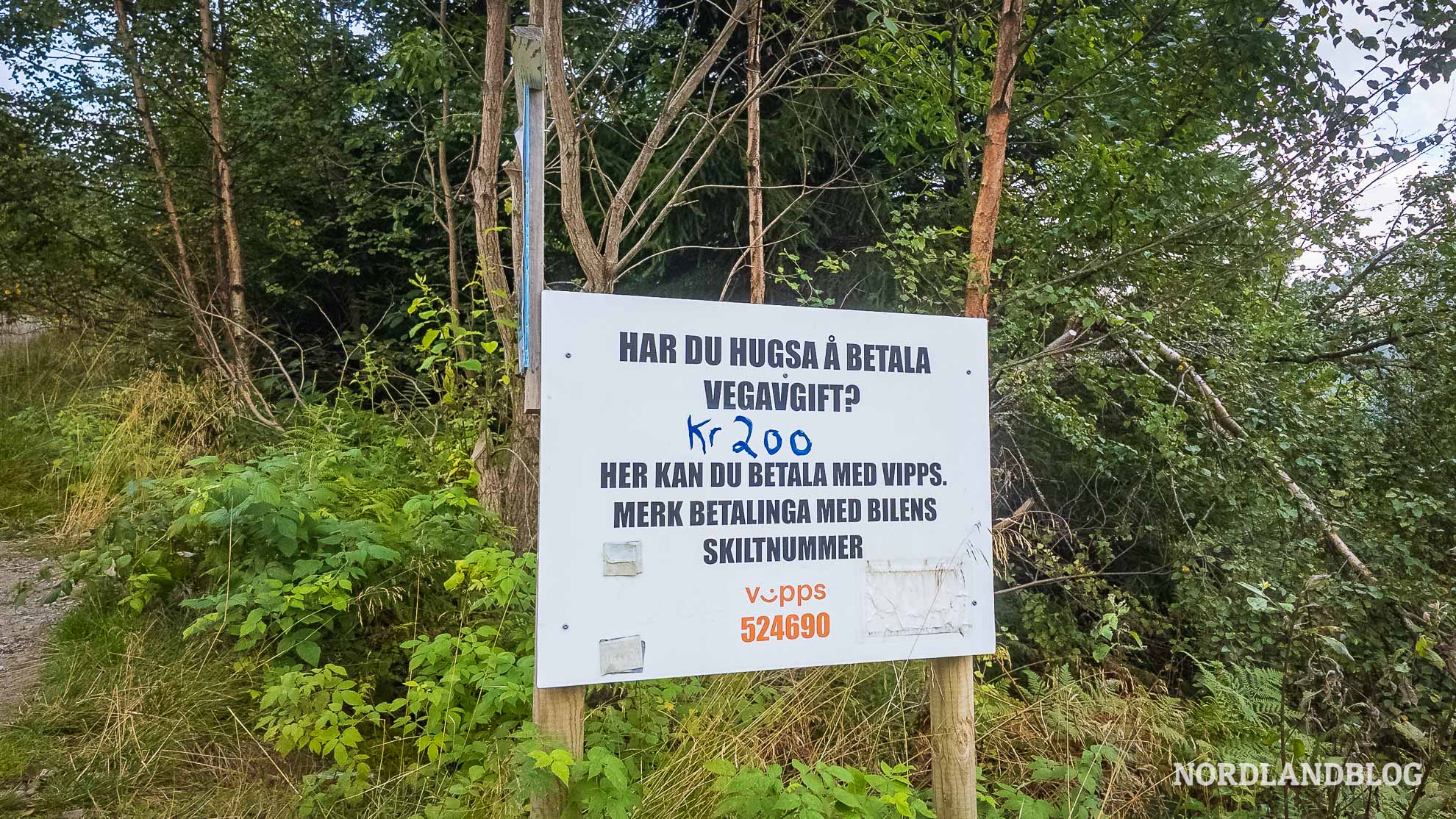 Maut Strasse zum Parkplatz Kinsarvik Dronningstien