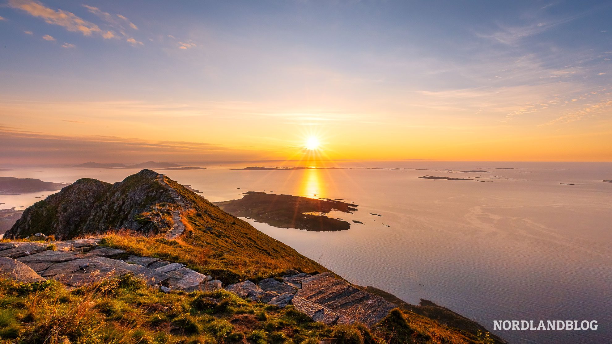 Stimmungsvoller Sonnenuntergang, Gipfel, Wanderung Midsundtrappene Rorsethornet