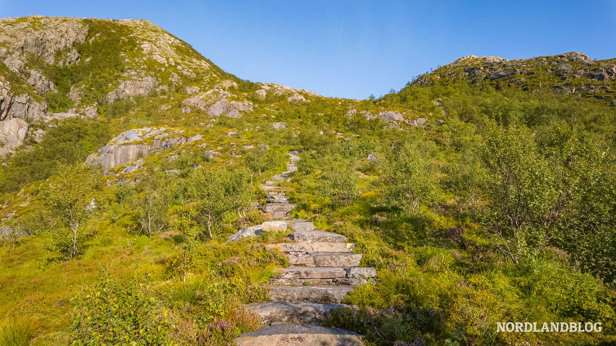 Stufen-erste-Etappe-Wanderung-Midsundtrappene-Rorsethornet