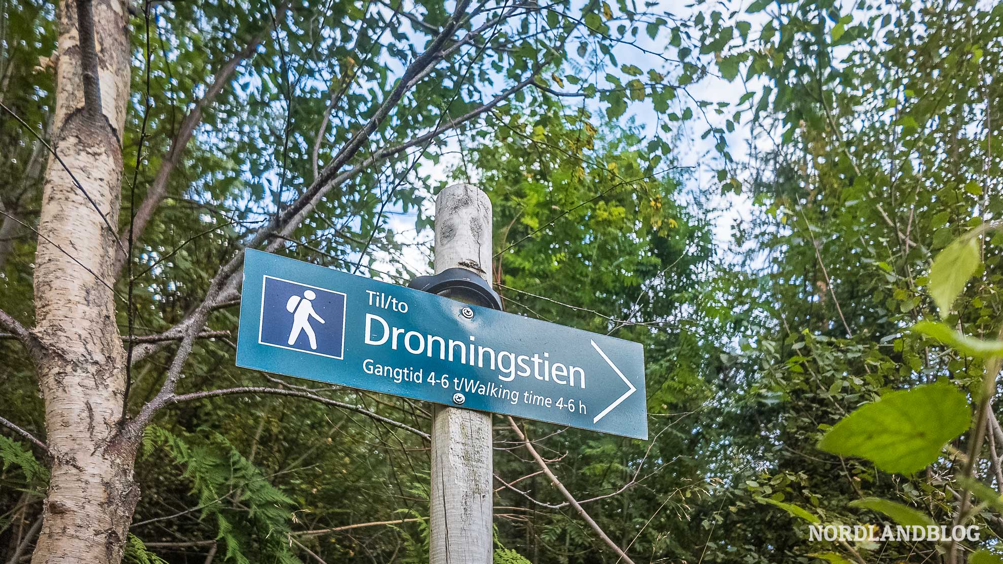 Wanderschild-zur-Wanderung-entlang-des-Dronningstien