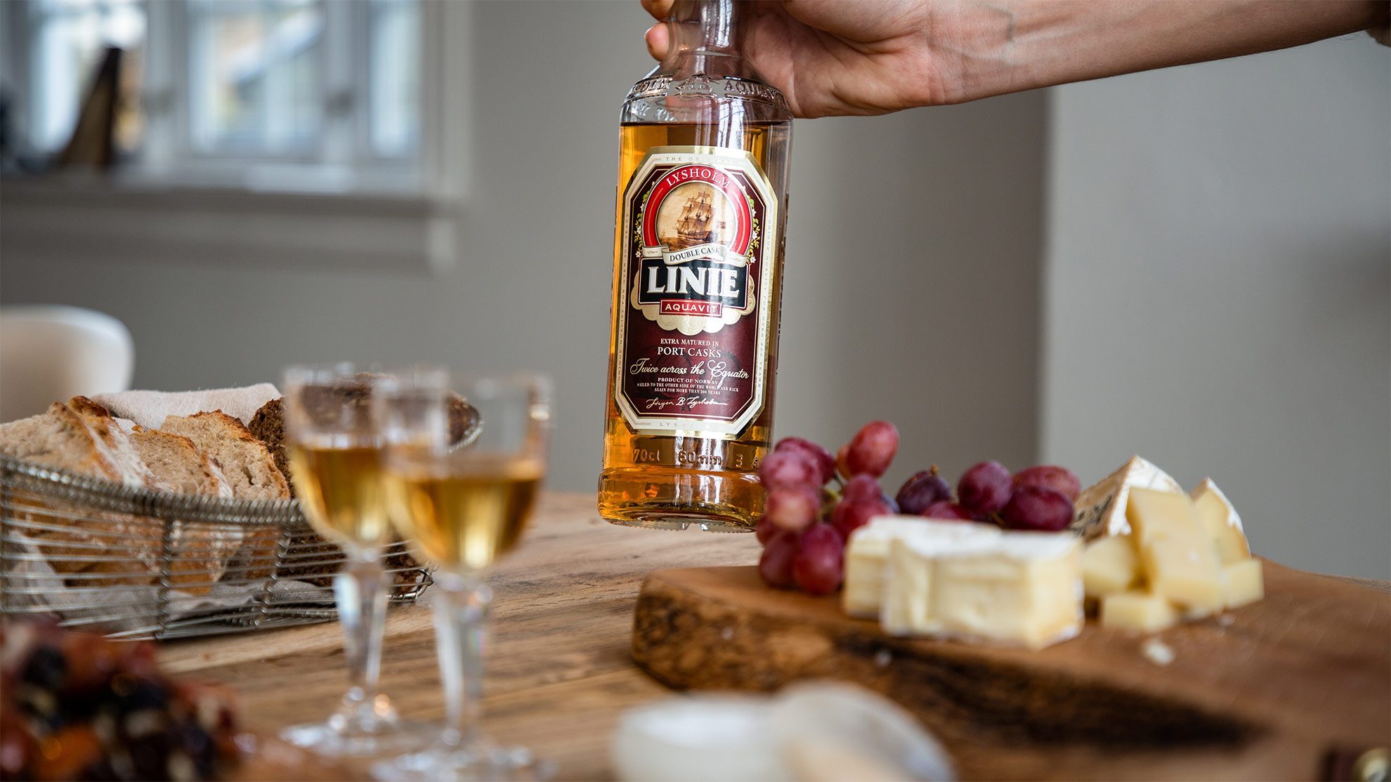 Linie-Aquavit-ist-auch-ein-Highlight-zu-Kaese-(c)-ANORA-LINIE-Aquavit