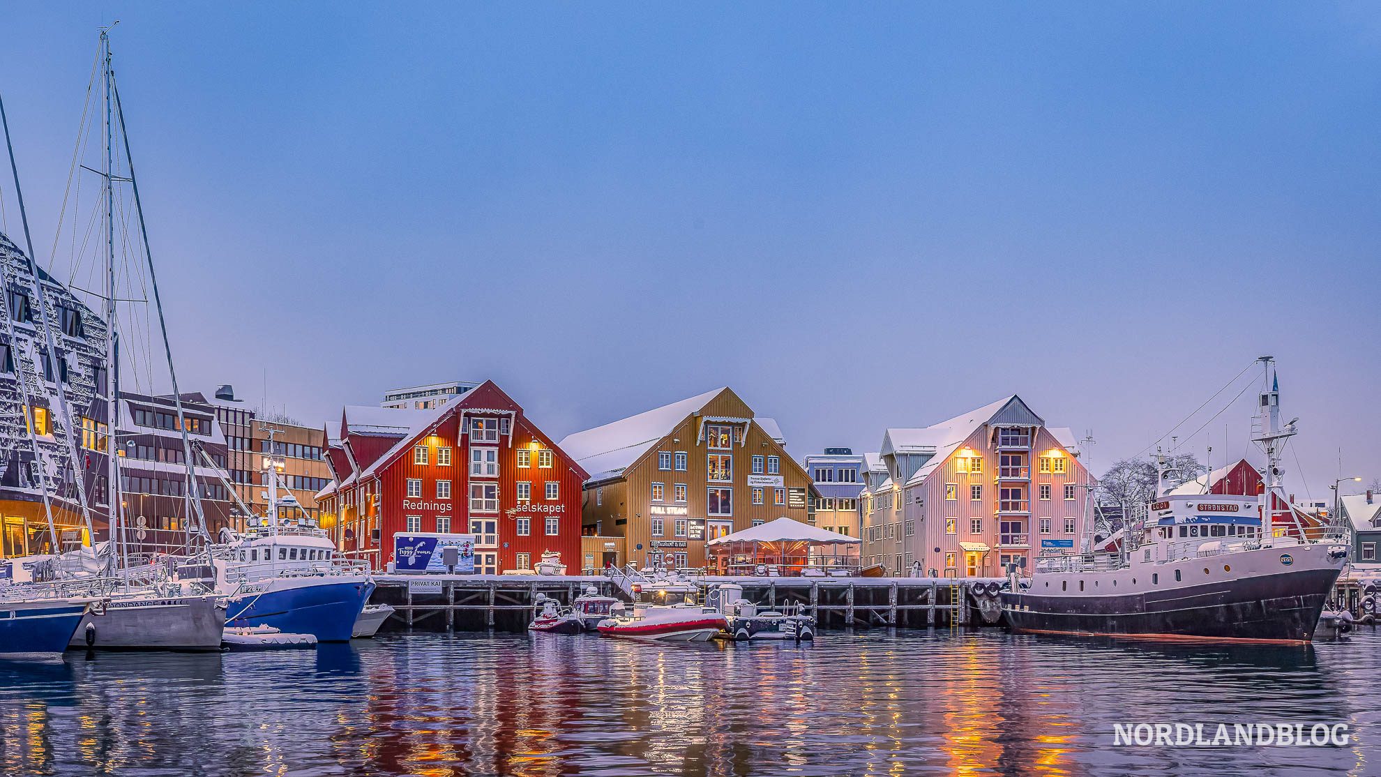 Hafen von Tromsø – eines der schönsten Winterziele in Skandinavien 