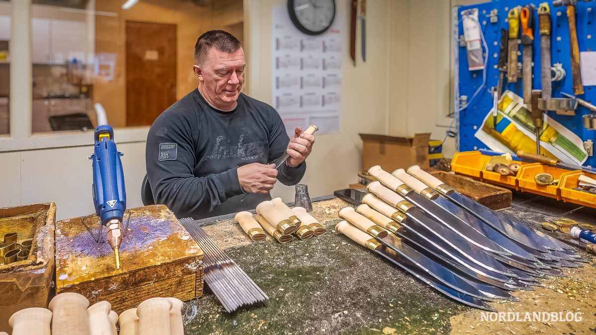 In-der-Messerschmiede-Karasjok-Winterziele-in-Skandinavien-mit-Wohnmobil