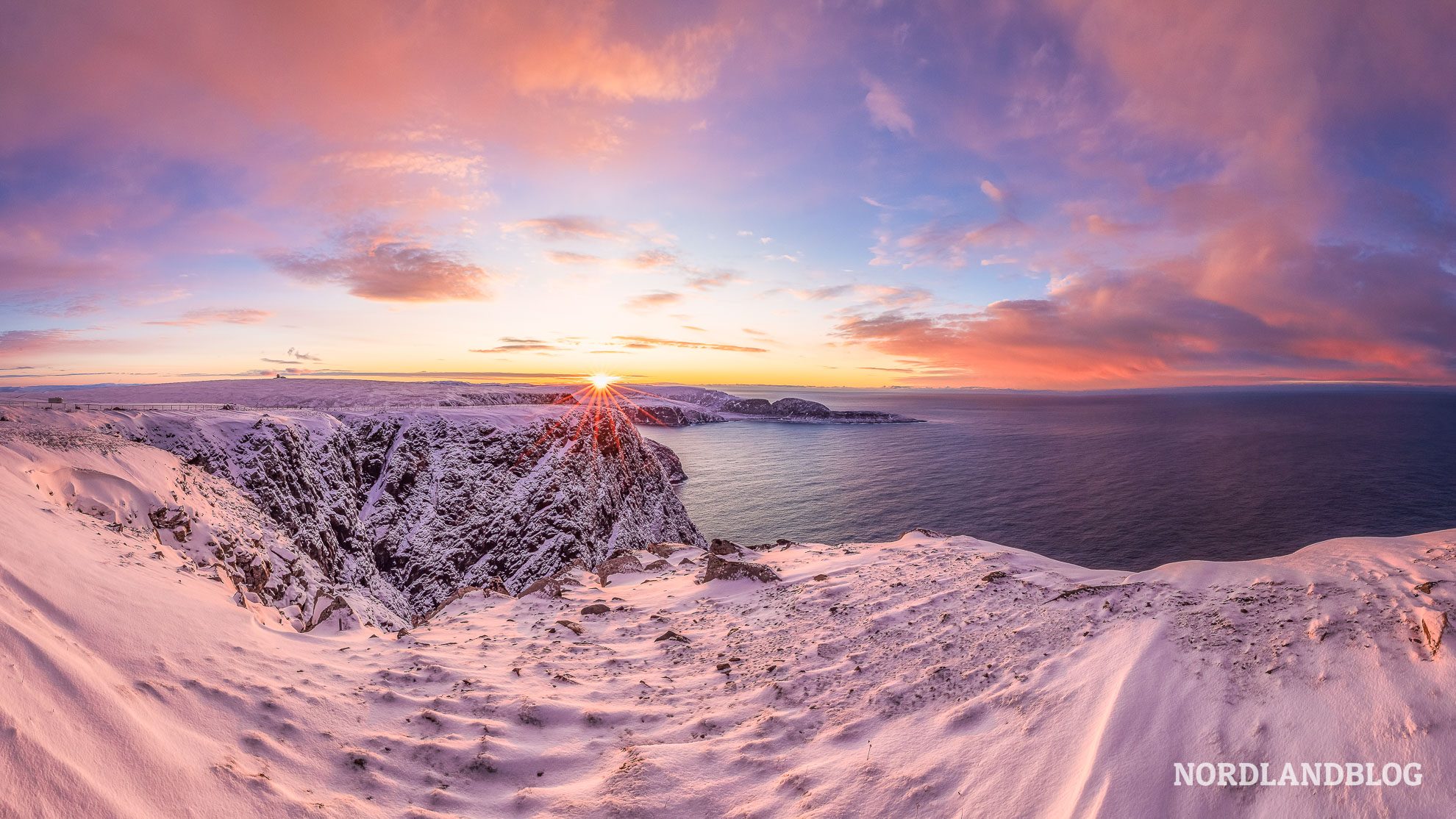 Sonnenaufgang am Nordkap - Winterziele in Skandinavien mit Wohnmobil