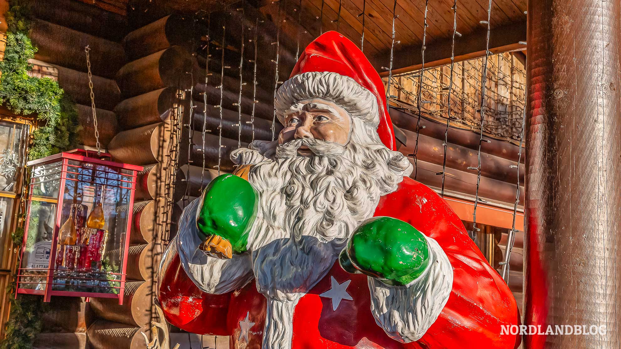 Winterziele Skandinavien Weihnachtsmann in Rovaniemi