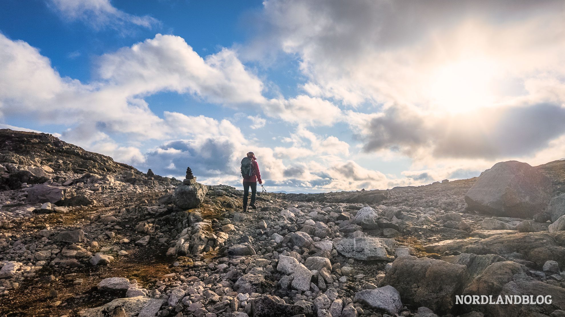 Abstieg-vom-Bakkanosi-in-Fjordnorwegen
