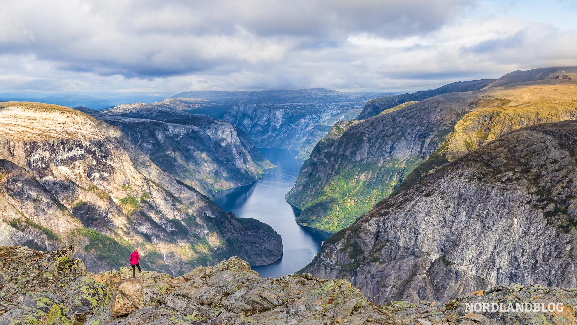 ussicht Bakkanosi Wanderung Norwegen Naeroyfjord