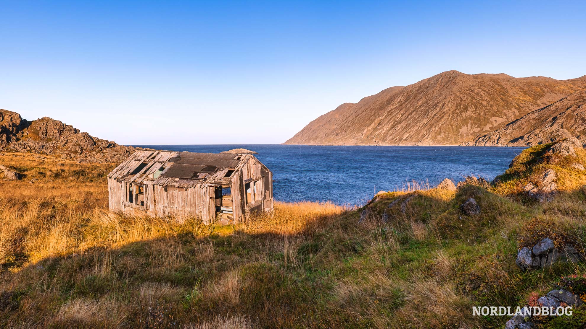 Hütte Falkberg Bucht Valan Highlights Nordkap Norwegen