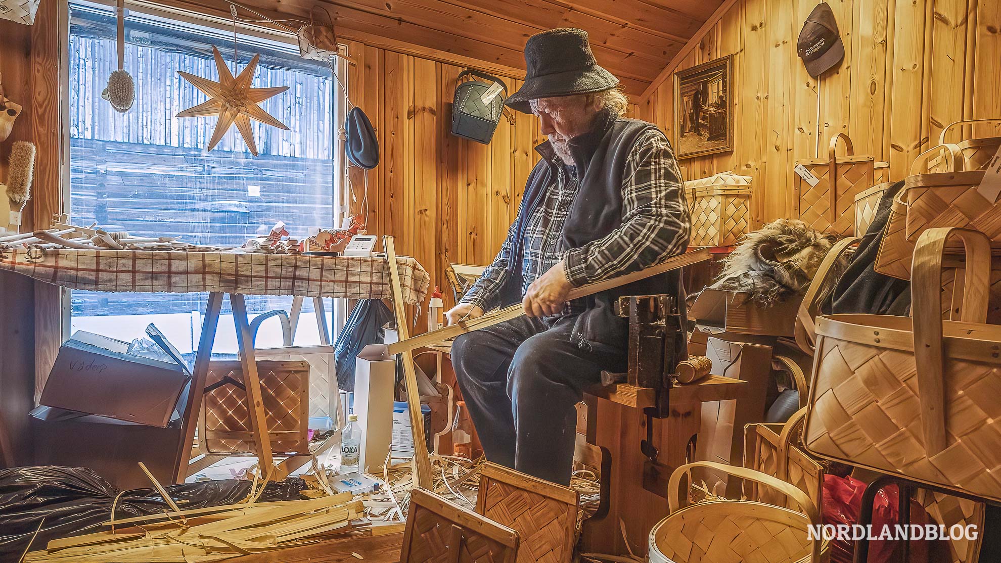 Schnitzkunst auf dem Wintermarkt in Roros