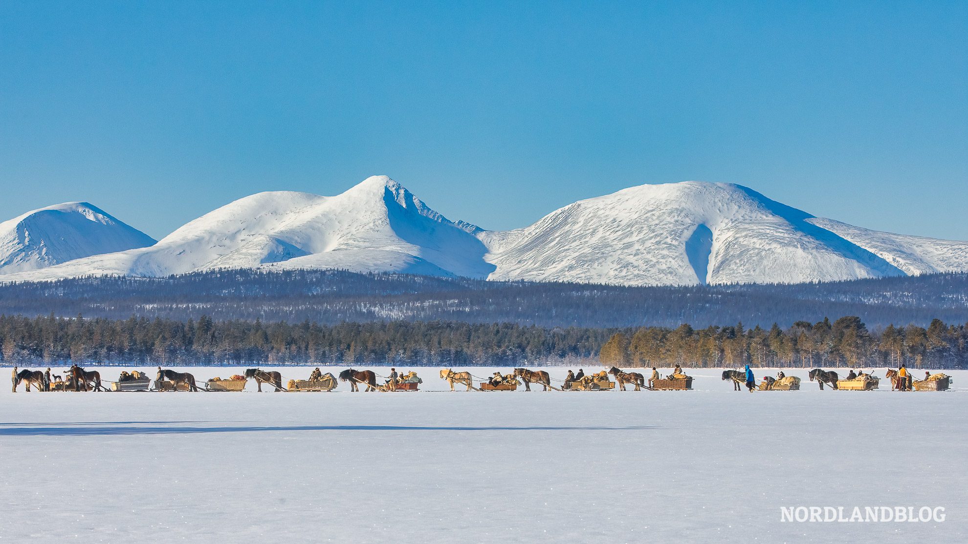 Rast mitten auf dem See, Wintermarkt in Roros