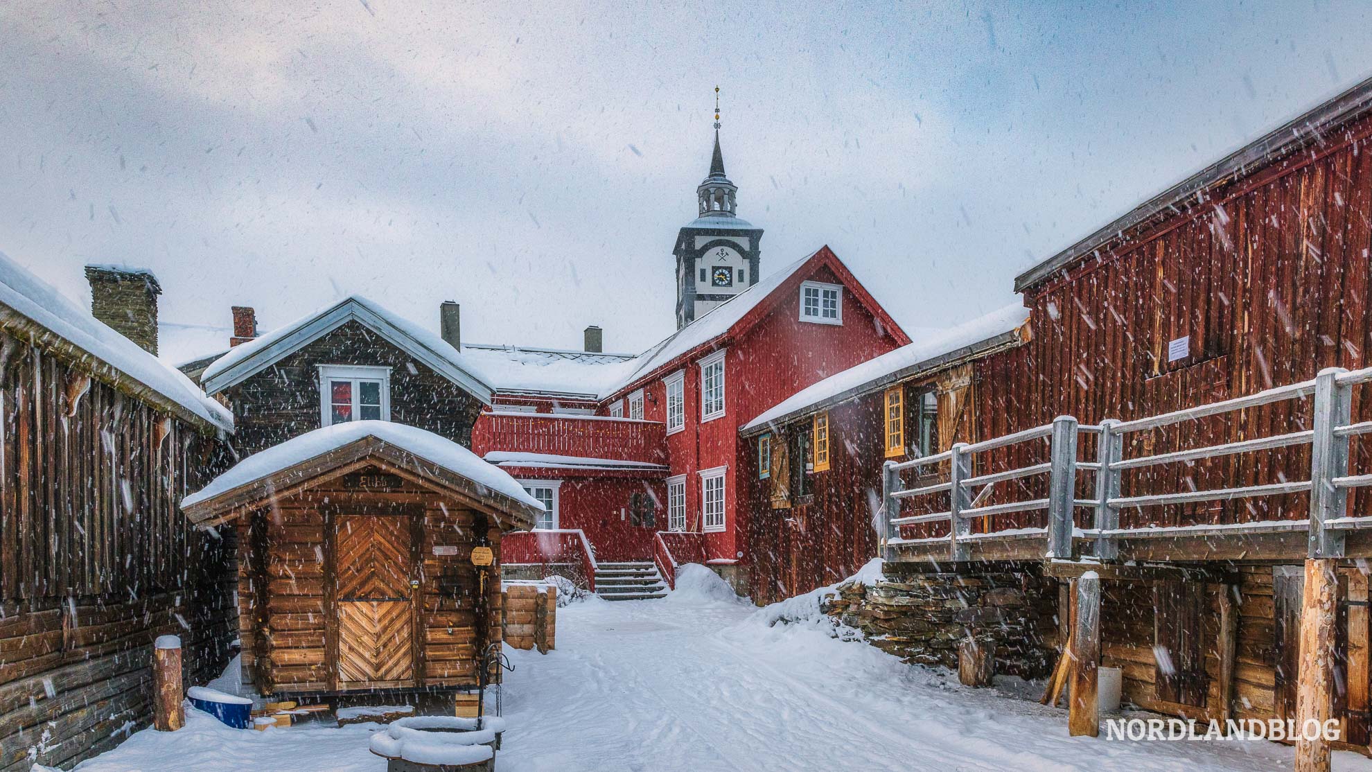 Schneetreiben, Wintermarkt in Roros
