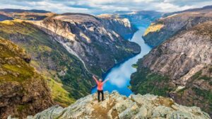 Titelbild Bakkanosi Wanderung Norwegen Naeroyfjord
