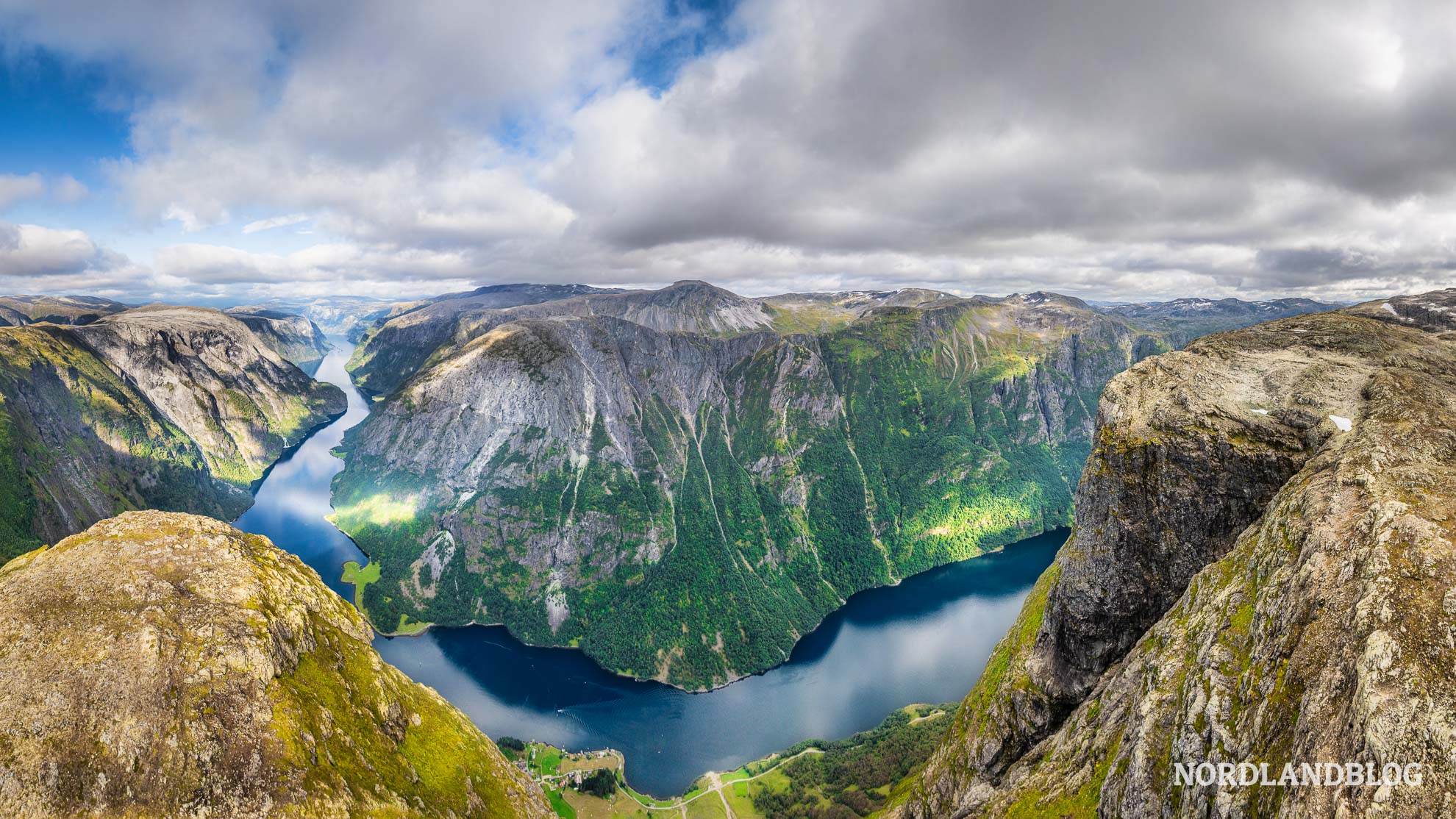 Ziel Wanderung Ausblick Bakkanosi Norwegen