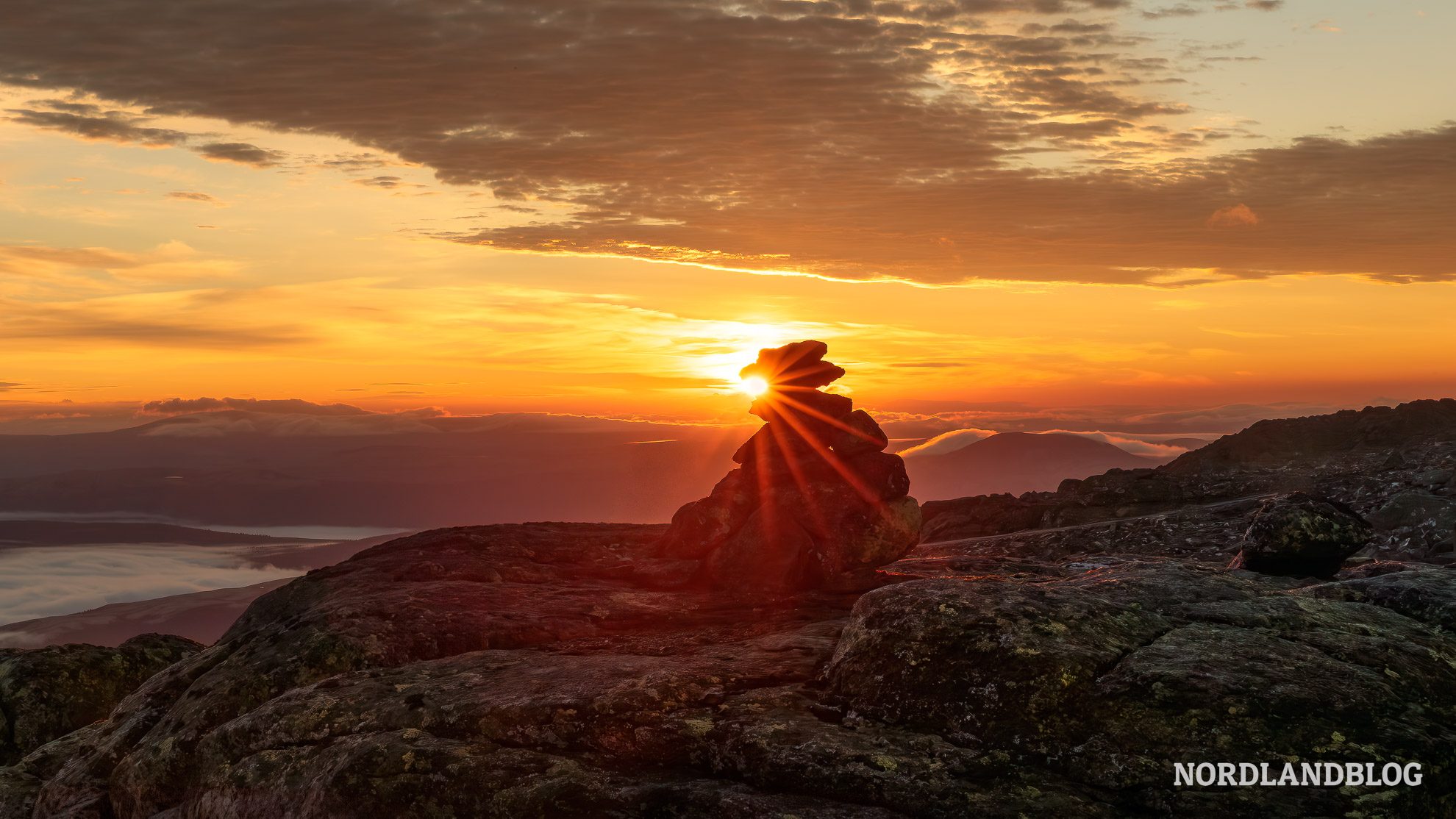 Sonnenaufgang Gipfelpyramide Tron Norwegen