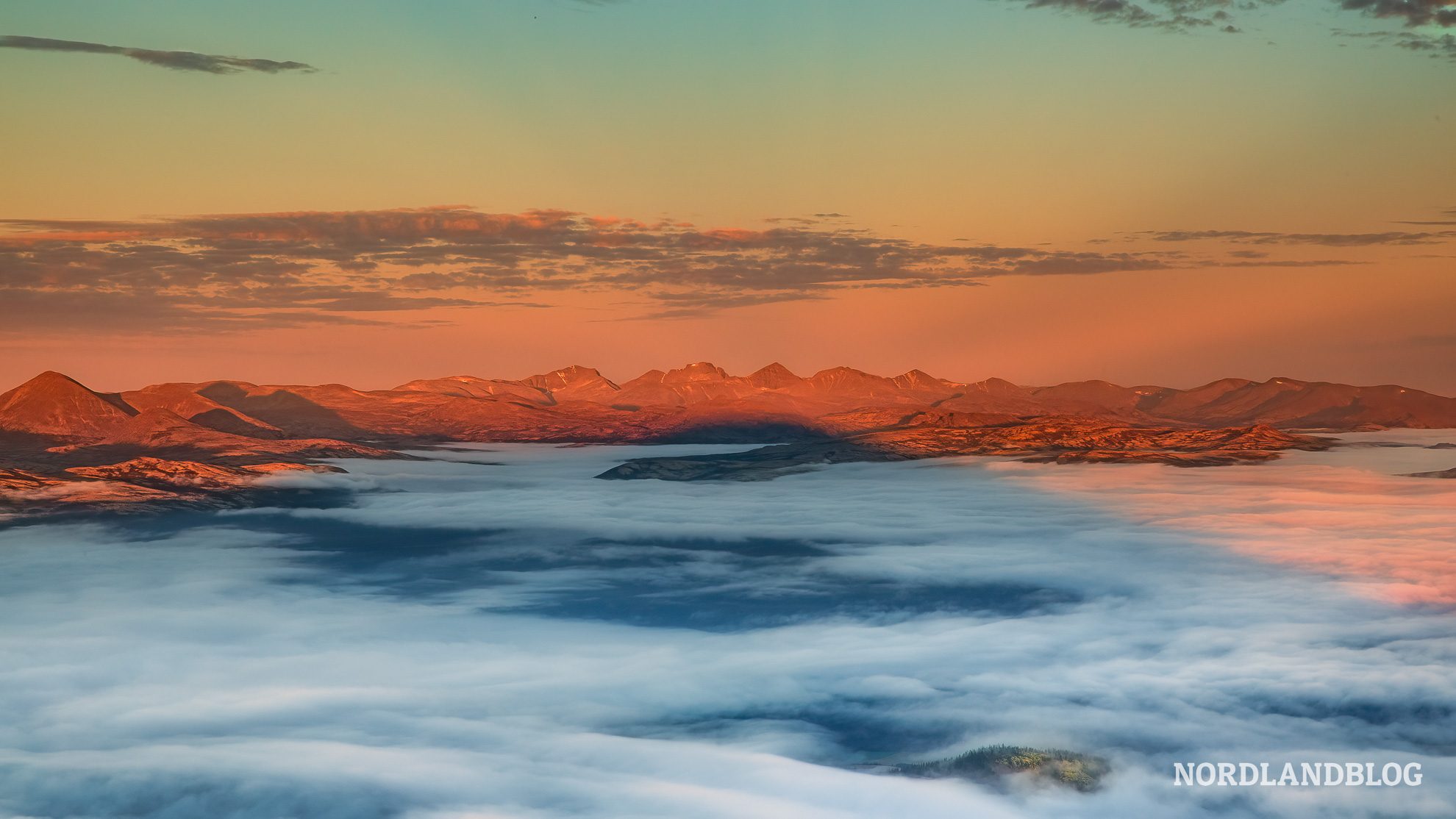 Sonnenaufgang Tronfjell Norwegen