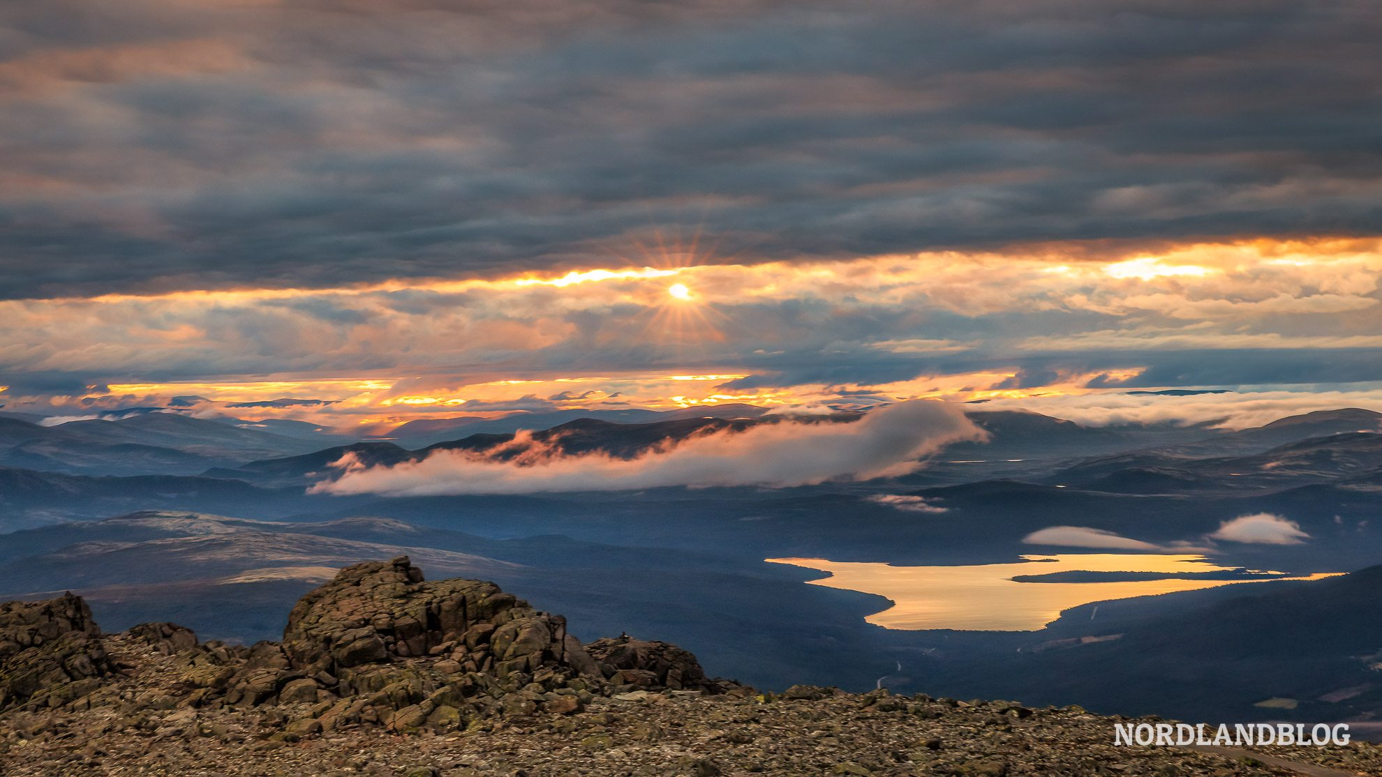 Sonnenuntergang Gipfelpyramide Tronfjellet Norwegen