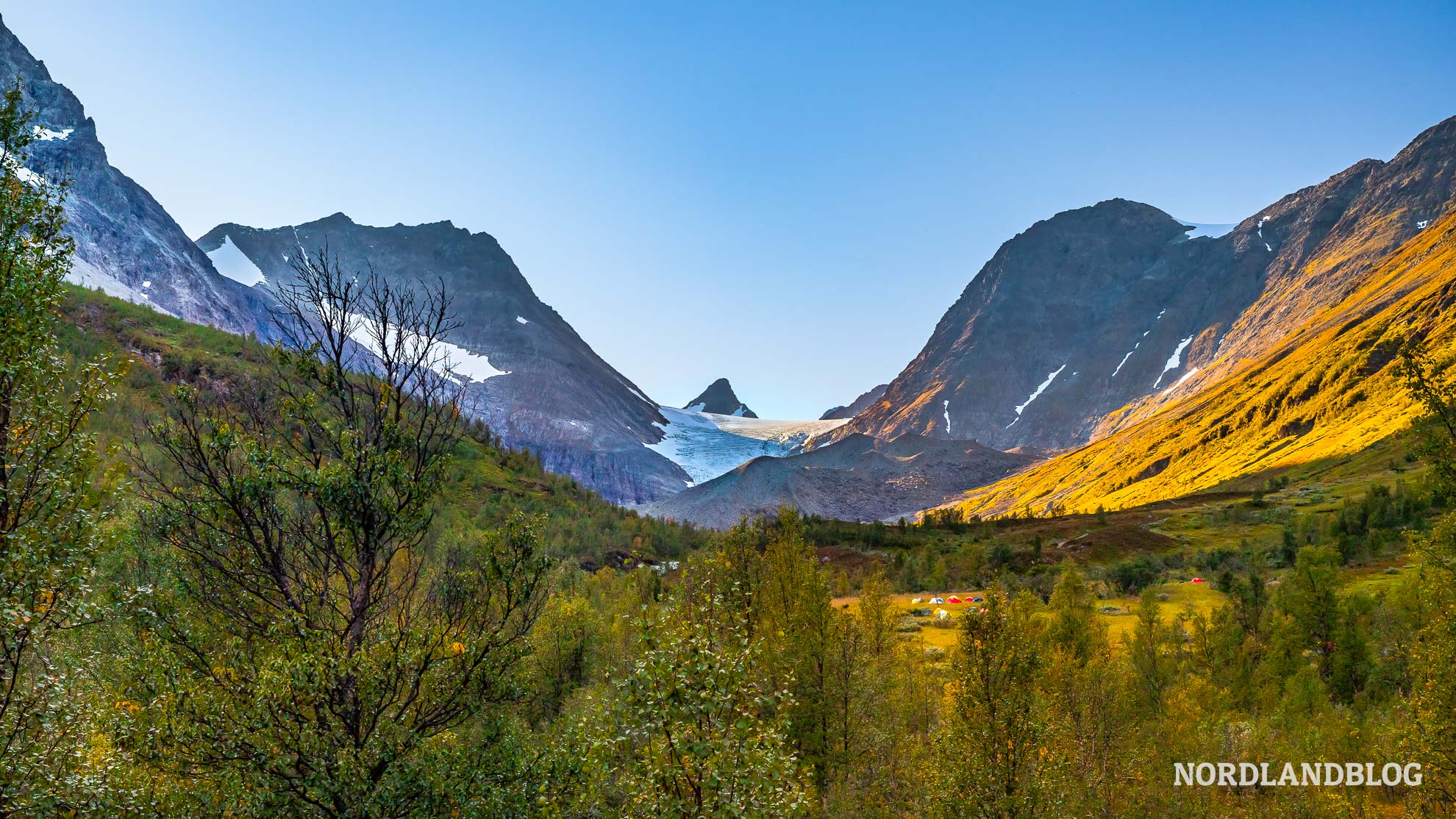 Blick durch das Steindalen Lyngenalpen Norwegen Steindalsbreen