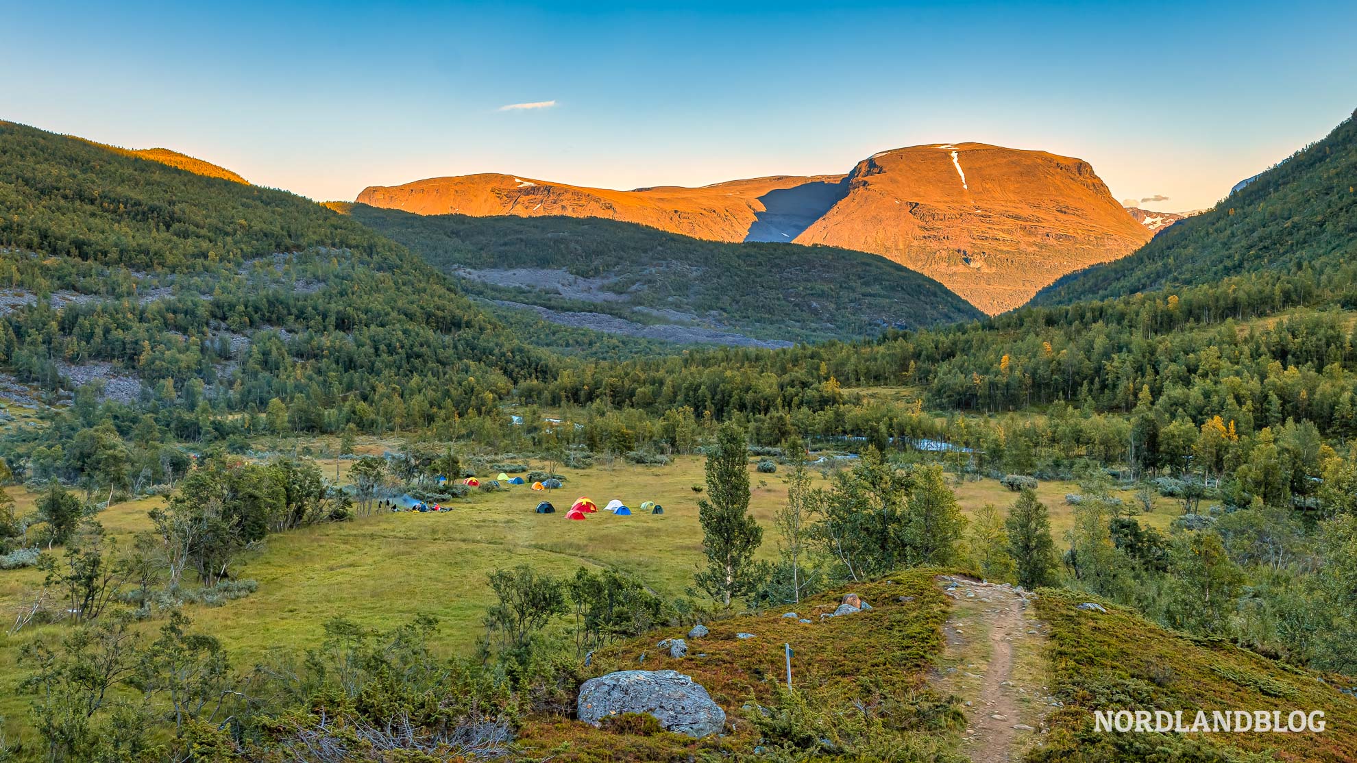 Zeltlager im Steindalen Lyngenalpen Norwegen Steindalsbreen