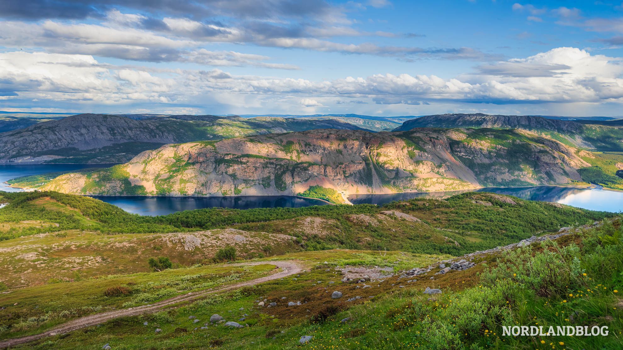 Blick auf den Kafjord Wanderung Haldde Haldetoppen Nordlichtobservatorium Alta Norwegen Finnmark