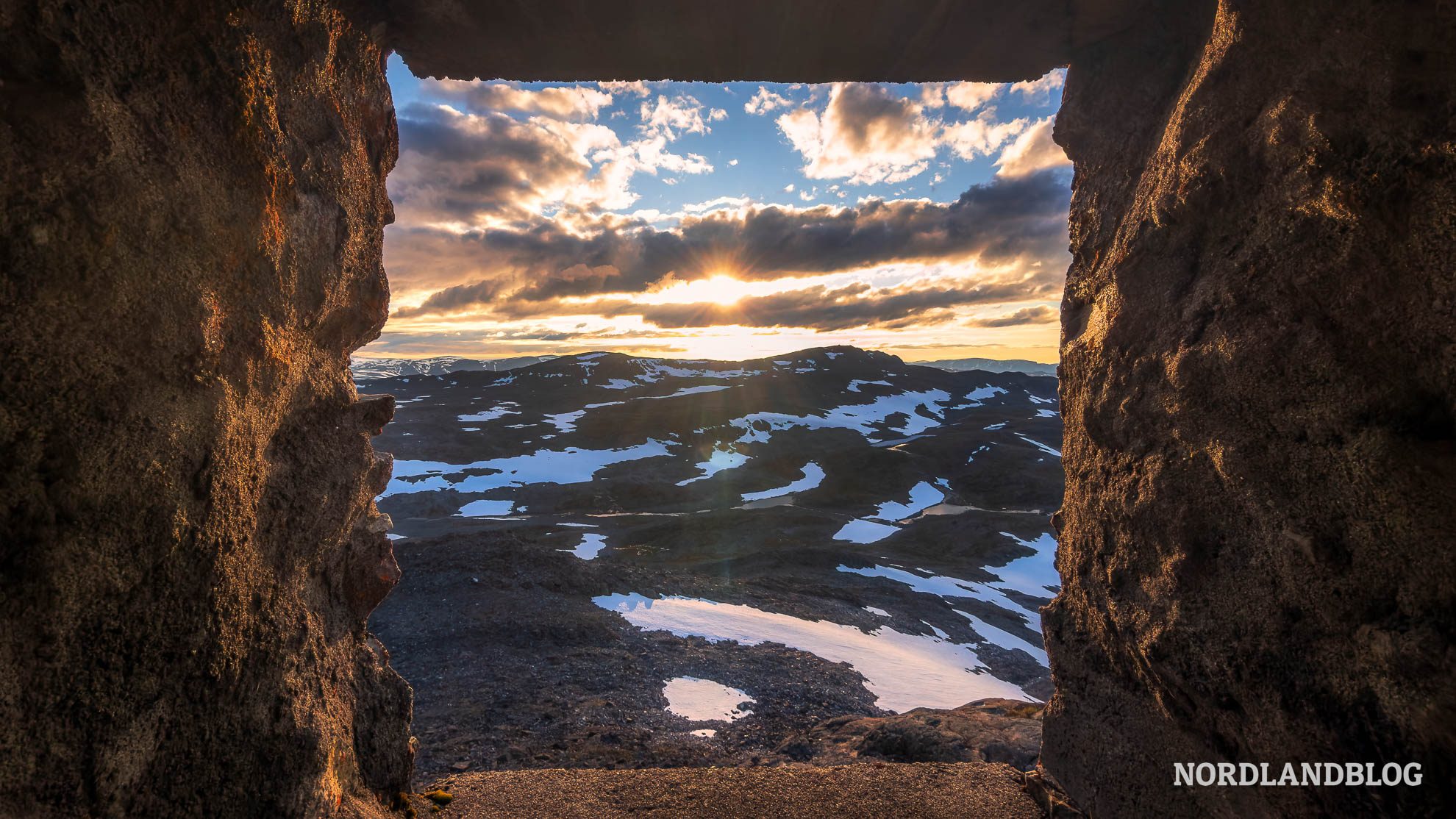 Fensterblick Schutzhuette Haldde Haldetoppen Nordlichtobservatorium Alta Norwegen Finnmark