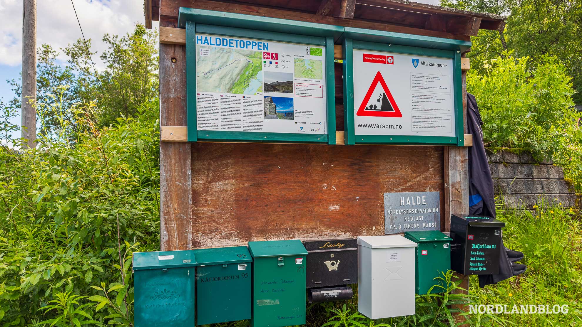 Infotafel Parkplatz Wanderung Haldde Haldetoppen Nordlichtobservatorium Alta Norwegen Finnmark