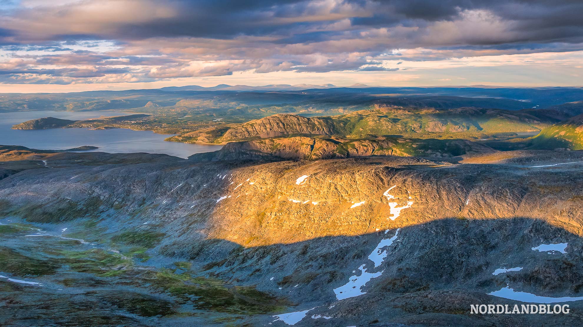 Lichstimmung Mitternachtssonne Haldde Haldetoppen Nordlichtobservatorium Alta Norwegen Finnmark