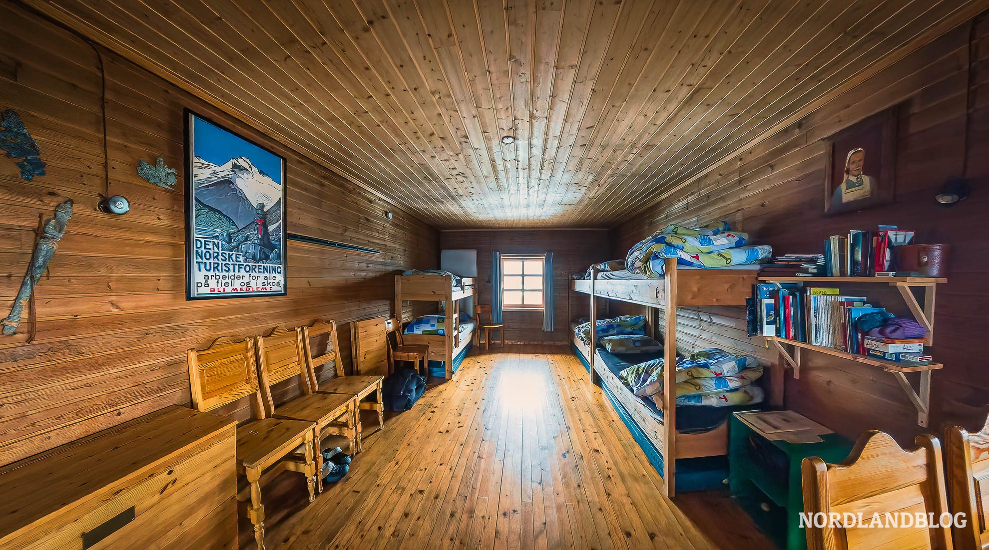 Schlafraum Huette Wanderung Haldde Haldetoppen Nordlichtobservatorium Alta Norwegen Finnmark