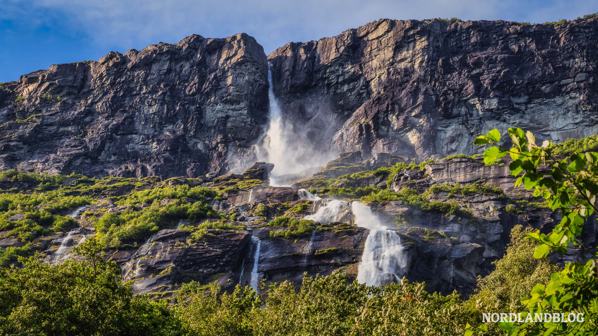 Abbruchkante Wasserfall Vinnufossen Vinnutrappa Norwegen