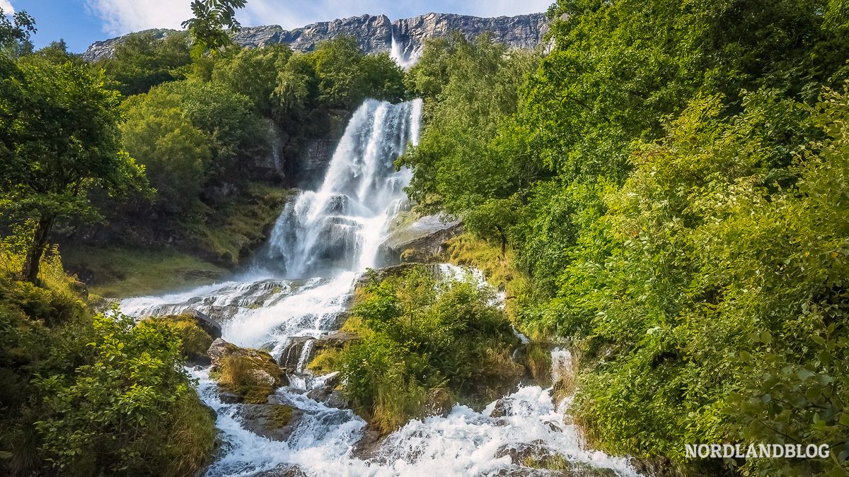 Kaskaden vom Vinnufossen Wasserfall an der Vinnutrappa in Norwegen