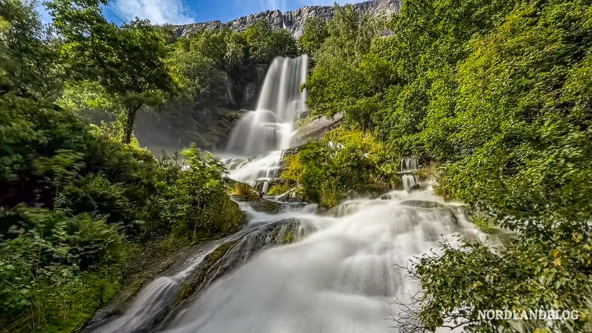 Langzeitbelichtung Wasserfall Vinnufossen Vinnutrappa Sunndalen Norwegen