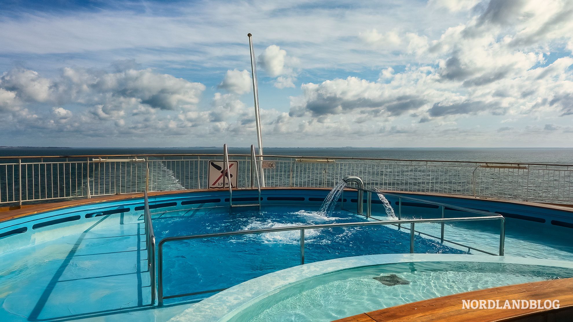 Swimmingpool an Bord der Fähre Kopenhagen Oslo der Reederei Nordic Cruiseline