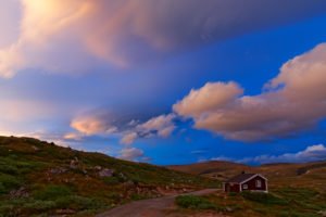Bild mit Blick auf wunderschöne Wolkenformationen hier im Jotunheimen einem Nationalpark in Norwegen