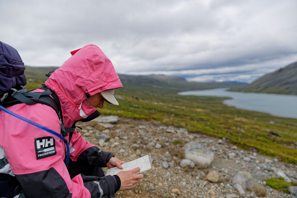 Bild von Conny mit Landkarte im Jotunheimen (Norwegen)