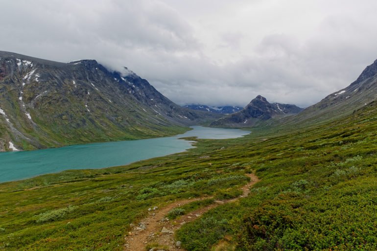 Bild vom Russvatnet einen wunderschönen türkisfarbenen See im Jotunheimen, Norwegen