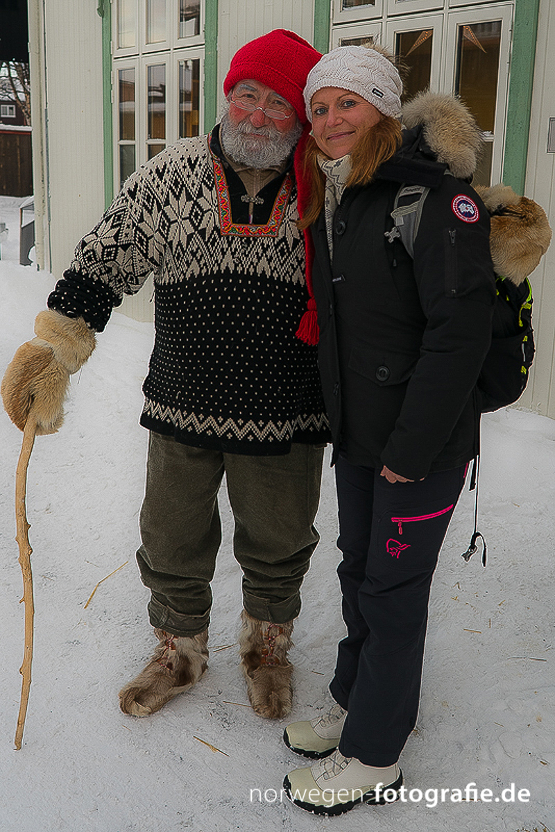 Was für ein Foto. Conny mit dem norwegischen Weihnachtsmann Was für ein Foto. Conny mit dem norwegischen Weihnachtsmann