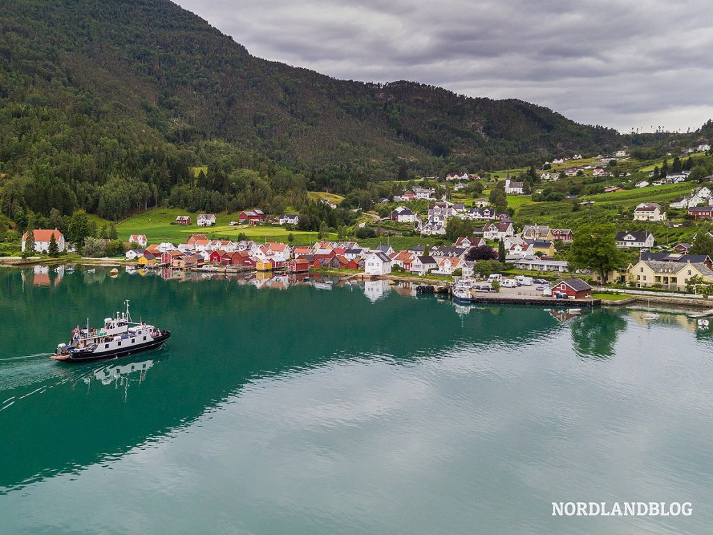 Aufnahme von der DJI Drohne Mavic Pro von dem Dorf Solvorn am Sognefjord in Norwegen Aufnahme von der DJI Drohne Mavic Pro von dem Dorf Solvorn am Sognefjord in Norwegen