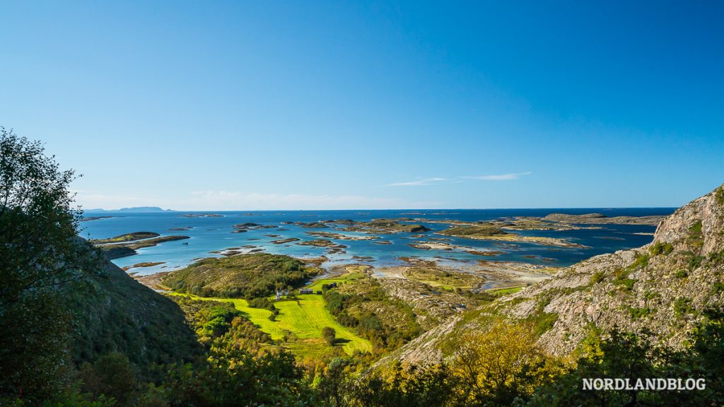 Bild mit dem Ausblick vom Torghatten in Norwegen Bild mit dem Ausblick vom Torghatten in Norwegen