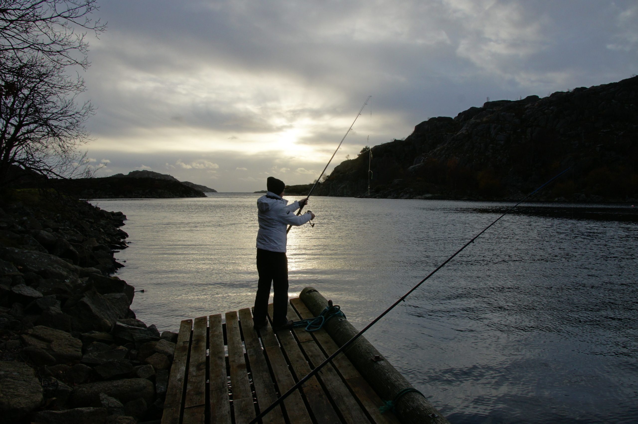 Conny beim Angeln in Norwegen in einem Fjord