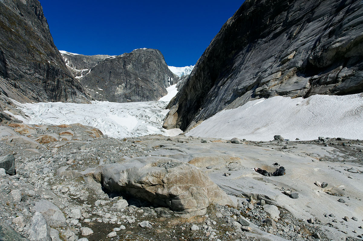 Picknickpause am Fuß des Gletschers.
