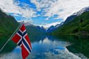 Bild vom Oldevatnet im Oldendal (Norwegen) als Titelbild zum Buchtipp "Erlernen der Norwegischen Sprache".