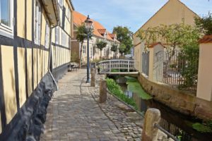 Märchenhafter Urlaub auf der Insel Fünen - dem Garten von Dänemark Märchenhafter Urlaub auf der Insel Fünen - dem Garten von Dänemark - Urlaub, Storebelt, Storebæltbroen, Lillebæltbro, Insel, Gastbeitrag, Fünen, Brücke - sehen-erleben, daenemark - Unsere Gastautorin Heike Pfennig berichtet von einem traumhaften Aufenthalt auf der Insel Fünen im Osten von Dänemark - einem idyllischen Reiseziel mitten in der Ostsee gelegen.