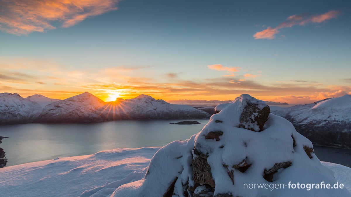Ein Photo welches die perfekte Winterlandschaft in Norwegen zeigt.