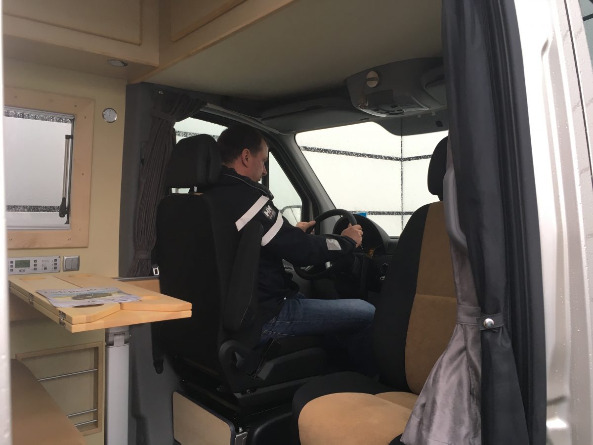 Sitzt sich gut im Mercedes Sprinter Wohnmobil von CS Reisemobile