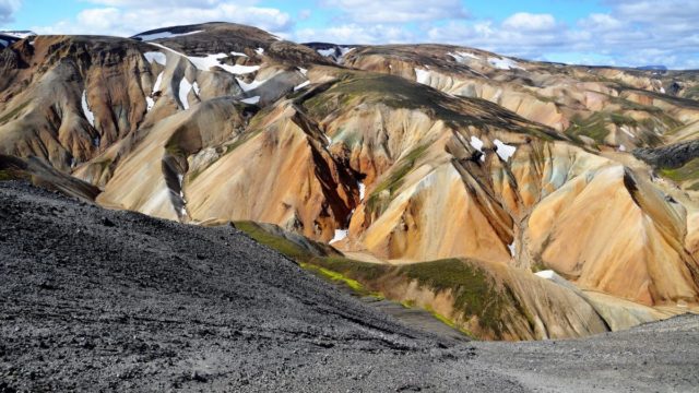 Titelbild für den Gastbeitrag über eine Wanderung im Hochland von Island.