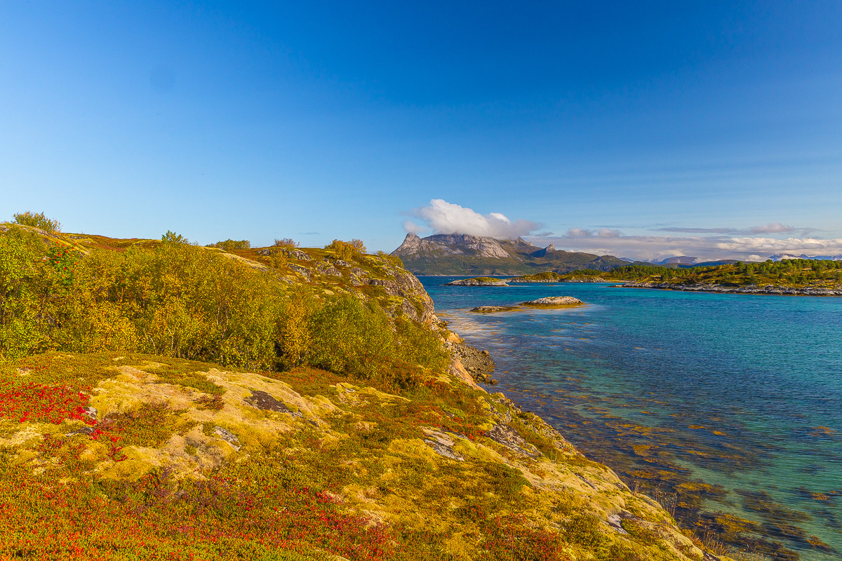 Bild vom Herbsttag am Meer in Nordnorwegen