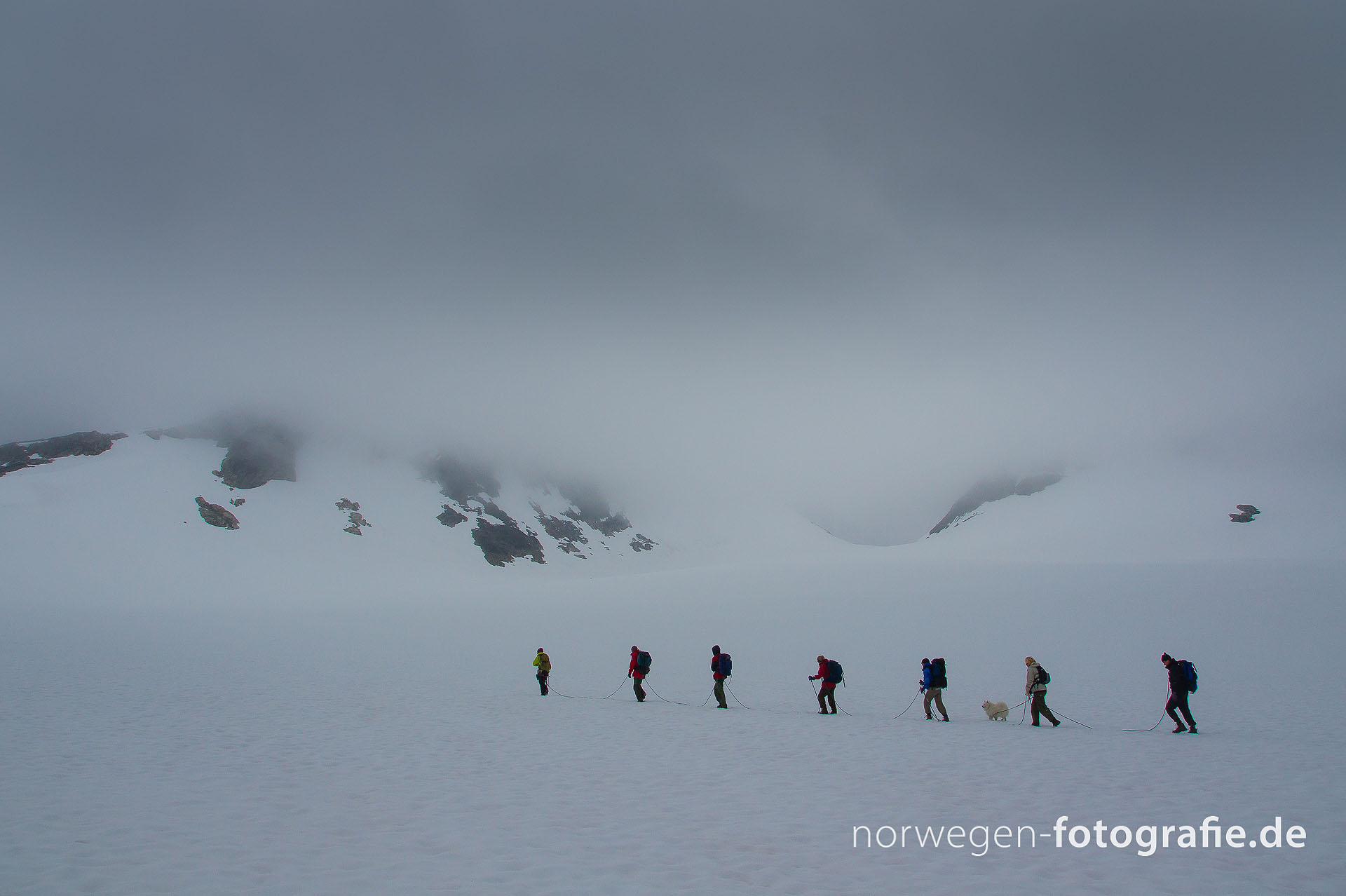 Bild von einer Seilschaft im Jotunheimen Norwegen auf einer Wanderung in Norwegen.