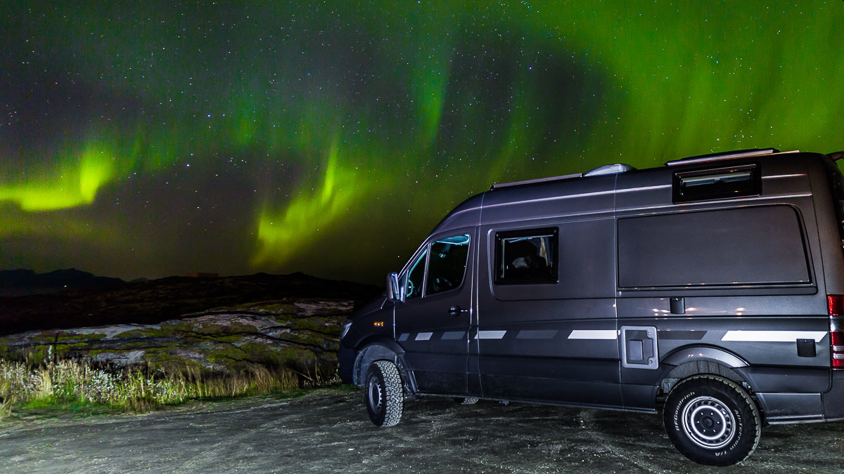 Unser Kastenwagen unter dem Nordlicht in Nordnorwegen