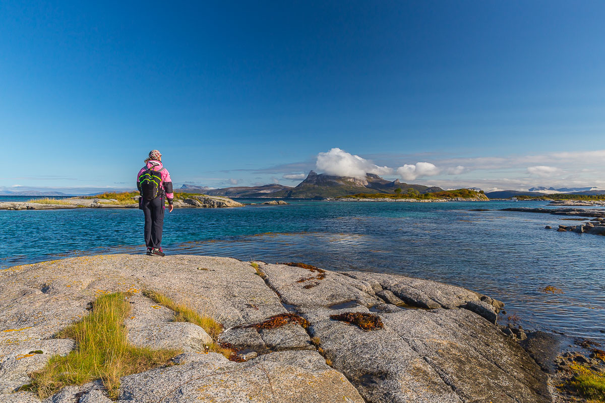 Bild mit Conny am Meer in Nordnorwegen (Nordlandblog)