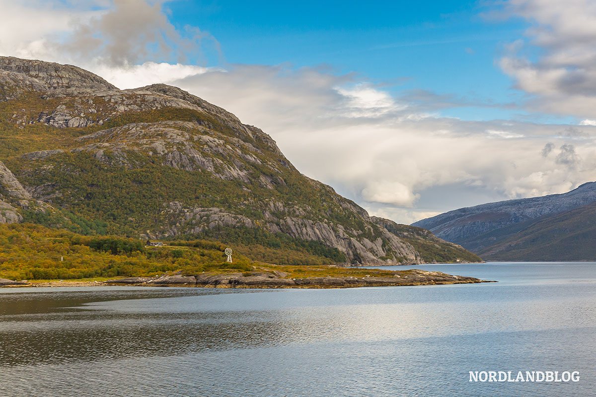 Polarkreis in Norwegen vom Meer aus gesehen